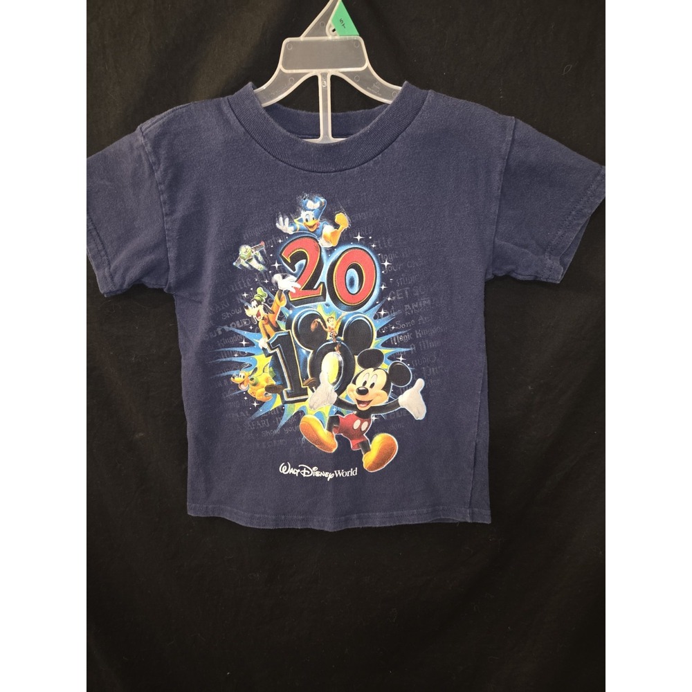 Disneyland Resort Walt Disney World Hanes T-Shirt Size XS Mickey & Friends Tee